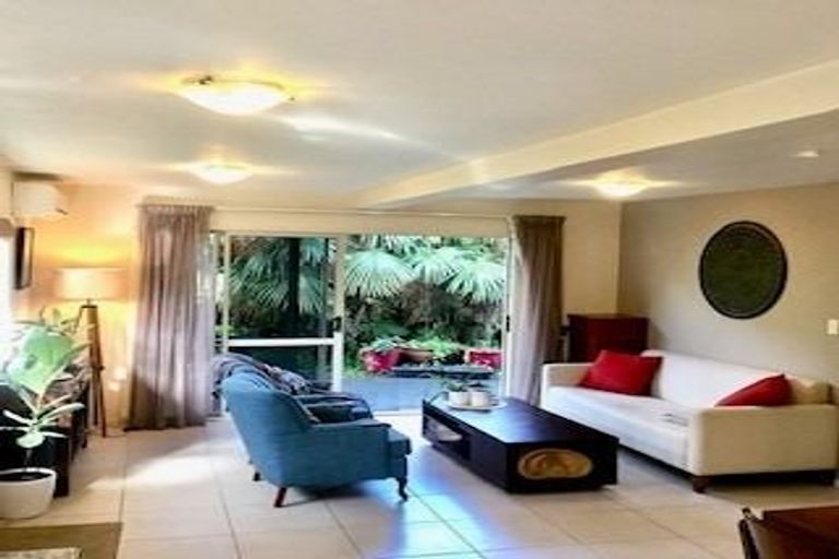 Photo of property in 4a/3 Corrella Road, Belmont, Auckland, 0622