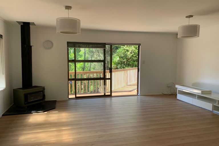 Photo of property in 2/6 Sonnenberg Way, Titirangi, Auckland, 0604