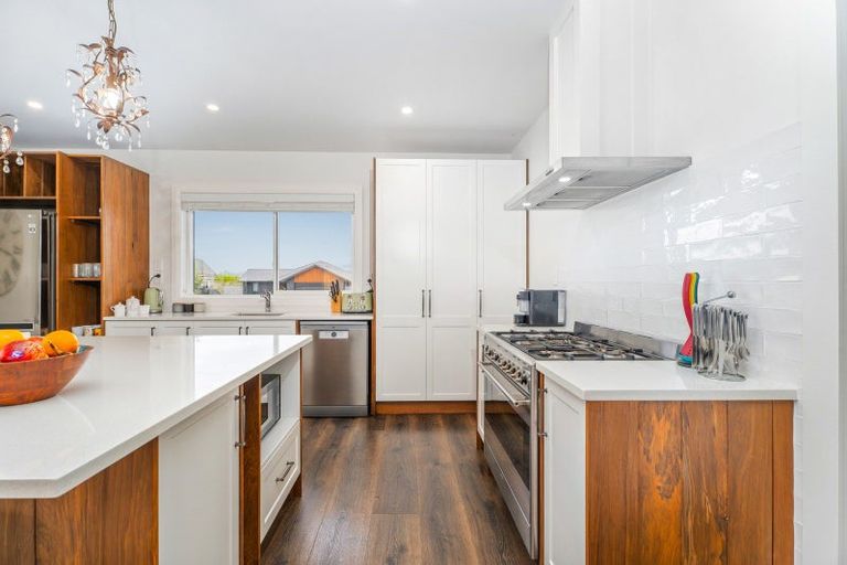 Photo of property in 5 Lady Jocelyn Place, Whitianga, 3510