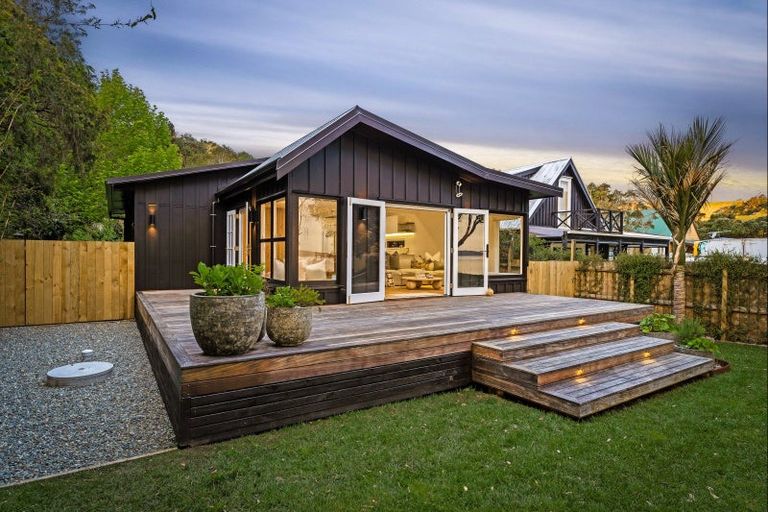 Photo of property in 74 Clinton Road, Tawharanui Peninsula, Matakana, 0986