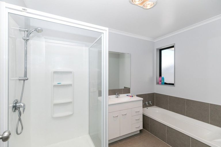Photo of property in 12 Ruske Place, Grandview Heights, Hamilton, 3200