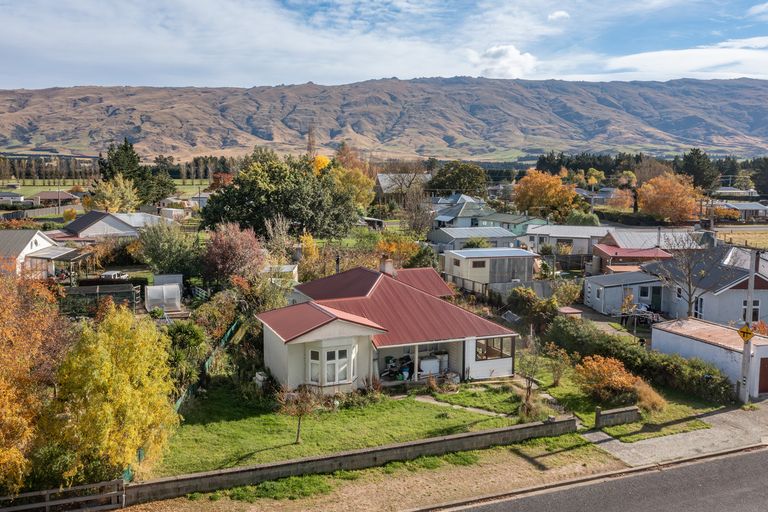 Photo of property in 11 West Street, Middlemarch, 9597