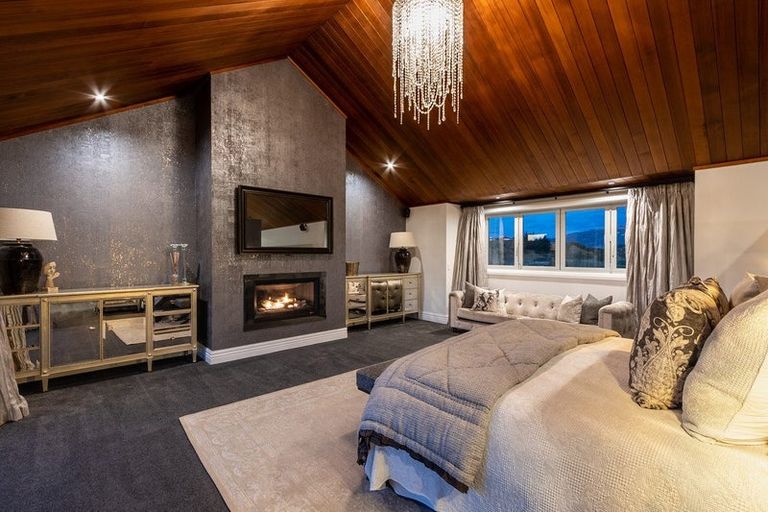 Photo of property in 2 Otaihanga Road, Paraparaumu Beach, Paraparaumu, 5032