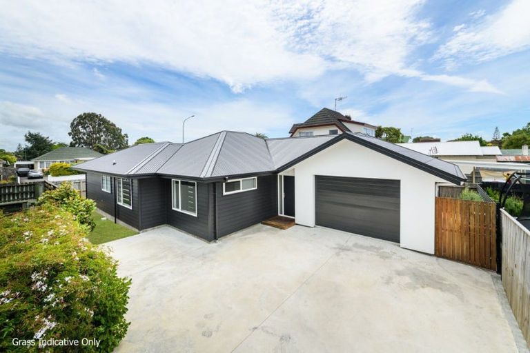 Photo of property in 5a Chelwood Street, Takaro, Palmerston North, 4412