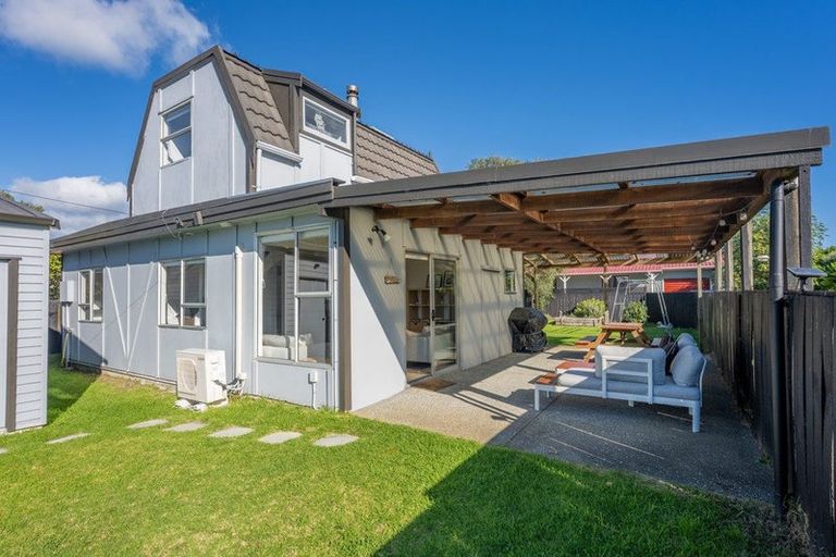 Photo of property in 30 Rangihiroa Street, Waikanae Beach, Waikanae, 5036