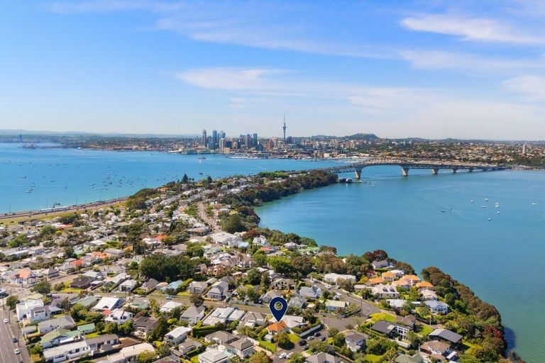 Photo of property in 23 Clarence Road, Northcote Point, Auckland, 0627