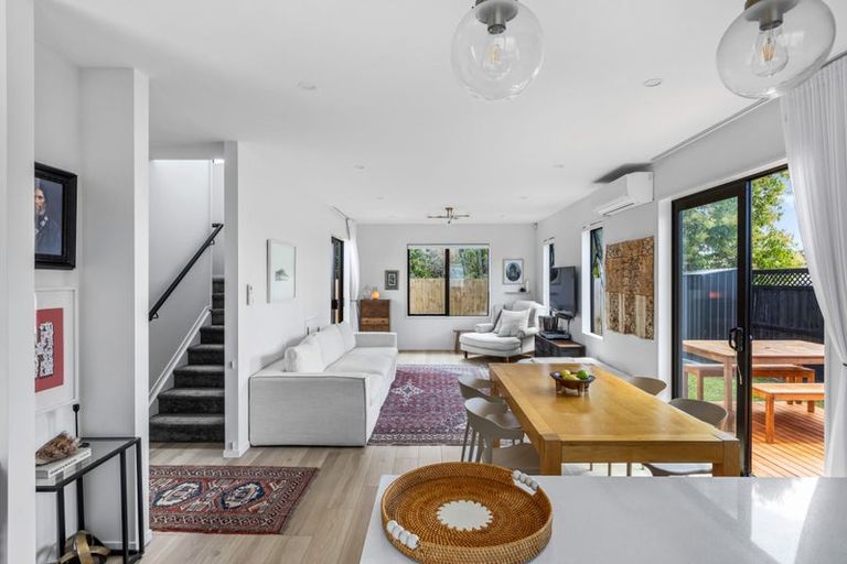 Photo of property in 27d Taipari Road, Te Atatu Peninsula, Auckland, 0610