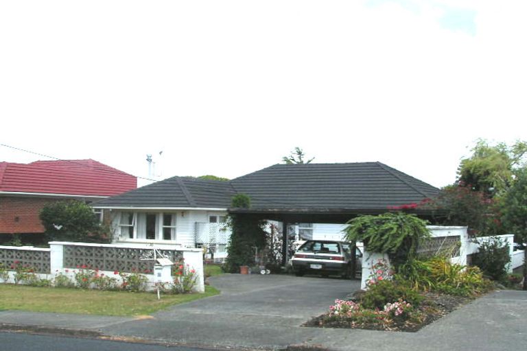 Photo of property in 56 Lyttelton Avenue, Forrest Hill, Auckland, 0620