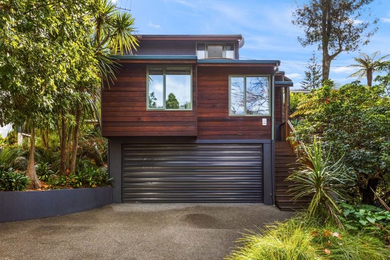 Photo of property in 1/16 Glade Place, Birkenhead, Auckland, 0626