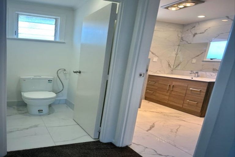 Photo of property in 1/82 Manuka Road, Glenfield, Auckland, 0629