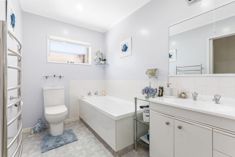 Photo of property in 3 Lakeside Villas, Whitby, Porirua, 5024