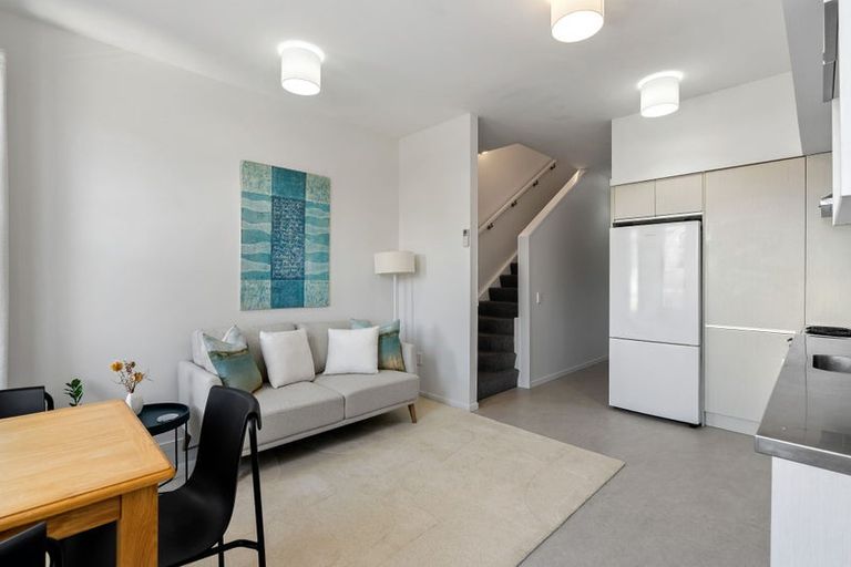 Photo of property in 33 Karo Drive, Te Aro, Wellington, 6011