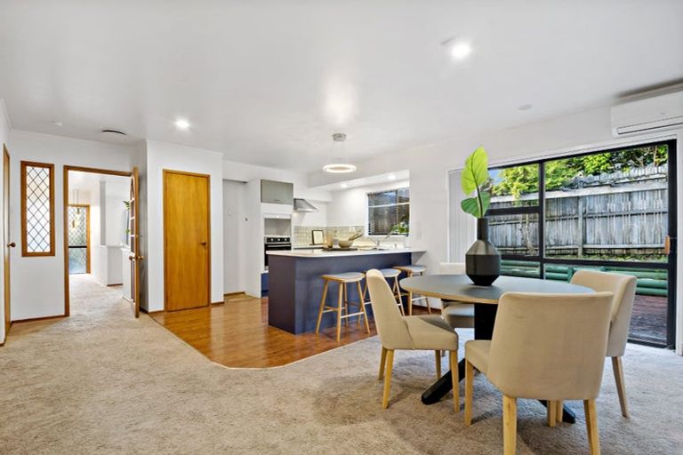 Photo of property in 40 Pigeon Mountain Road, Half Moon Bay, Auckland, 2012