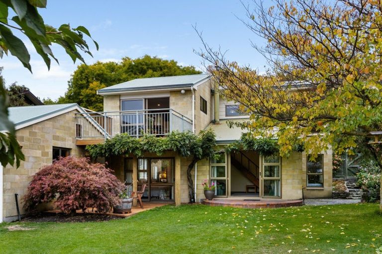 Photo of property in 12 Heuchan Lane, Wanaka, 9305