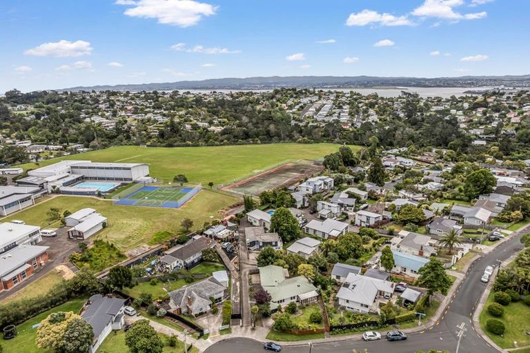 Photo of property in 10 Mackwood Place, Birkdale, Auckland, 0626
