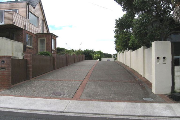 Photo of property in 1b Tizard Road, Birkenhead, Auckland, 0626
