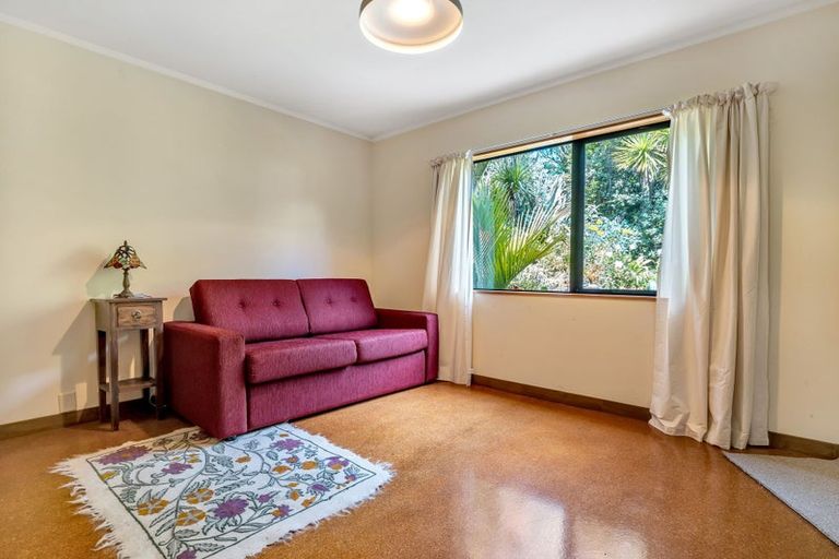 Photo of property in 117 Seaview Road, Piha, New Lynn, 0772