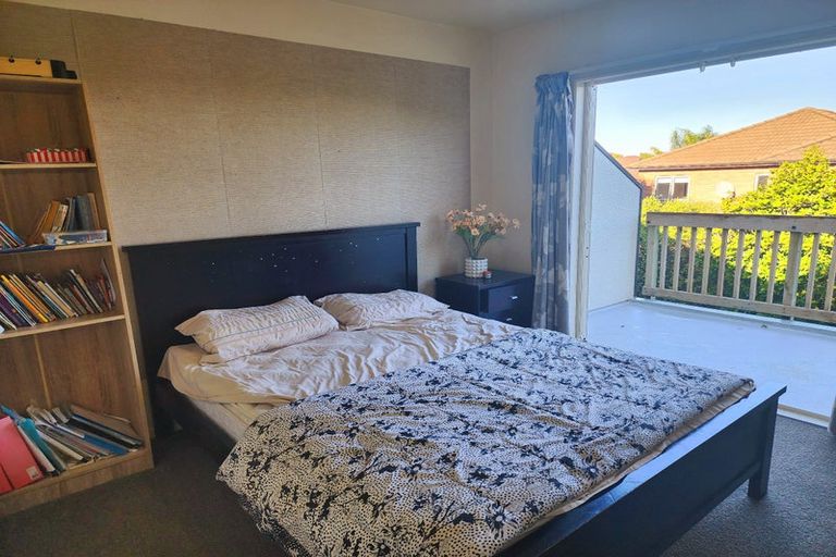 Photo of property in 2/51 Fields Parade, Oteha, Auckland, 0632