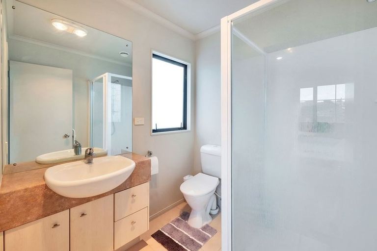 Photo of property in 8 Applebox Lane, Henderson, Auckland, 0612