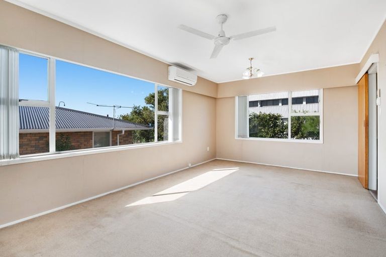Photo of property in 2/2 Tower Hill, Stanmore Bay, Whangaparaoa, 0930