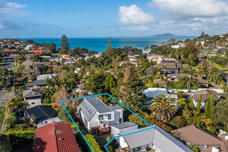 Photo of property in 21a Lyons Avenue, Murrays Bay, Auckland, 0630