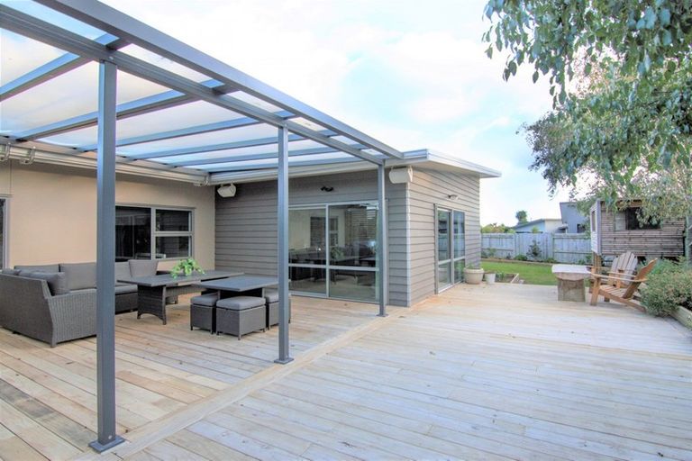 Photo of property in 26 Pegasus Place, Kelvin Grove, Palmerston North, 4414