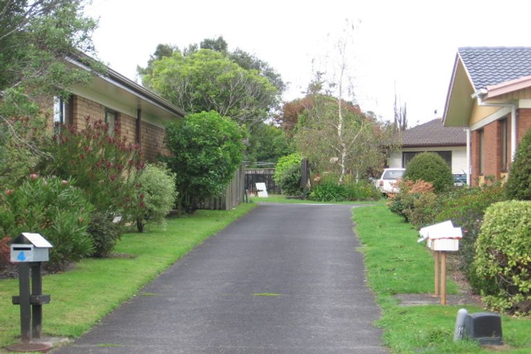 Photo of property in 1/6 Papatahi Place, Henderson, Auckland, 0610