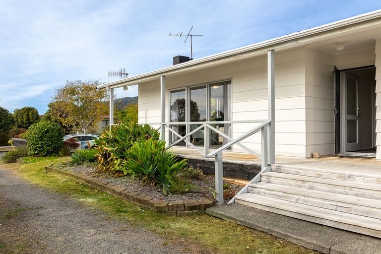 Photo of property in 11 Kanawa Street, Waikanae, 5036