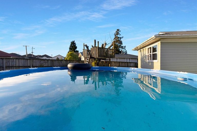 Photo of property in 1 Ranui Avenue, Ranui, Auckland, 0612