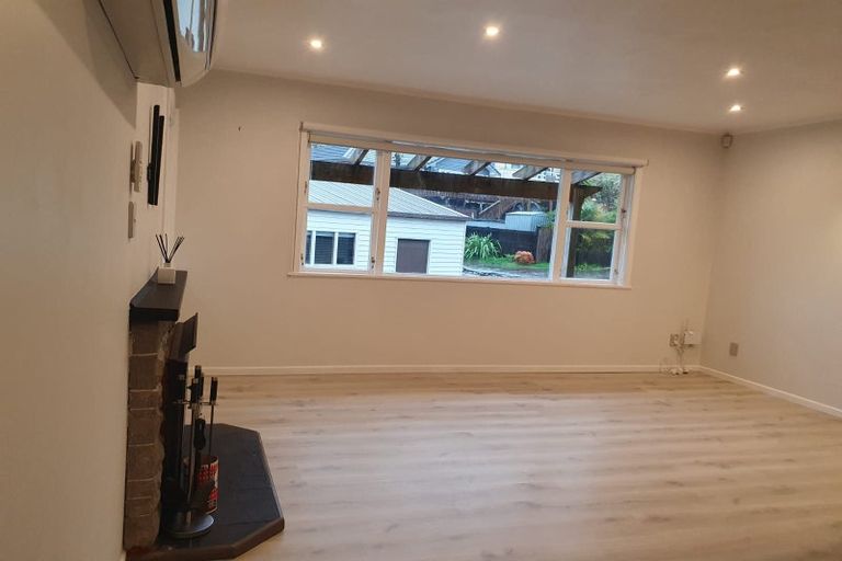 Photo of property in 71 Stottholm Road, Titirangi, Auckland, 0604