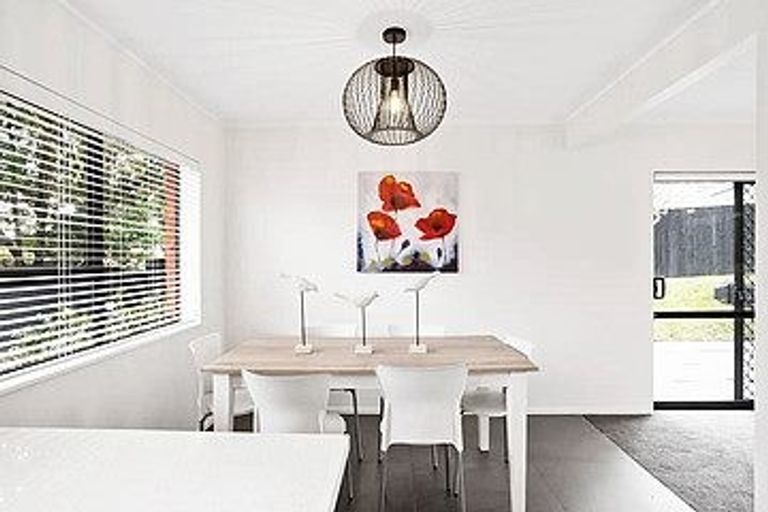 Photo of property in 303a/2 Great North Road, Henderson, Auckland, 0612