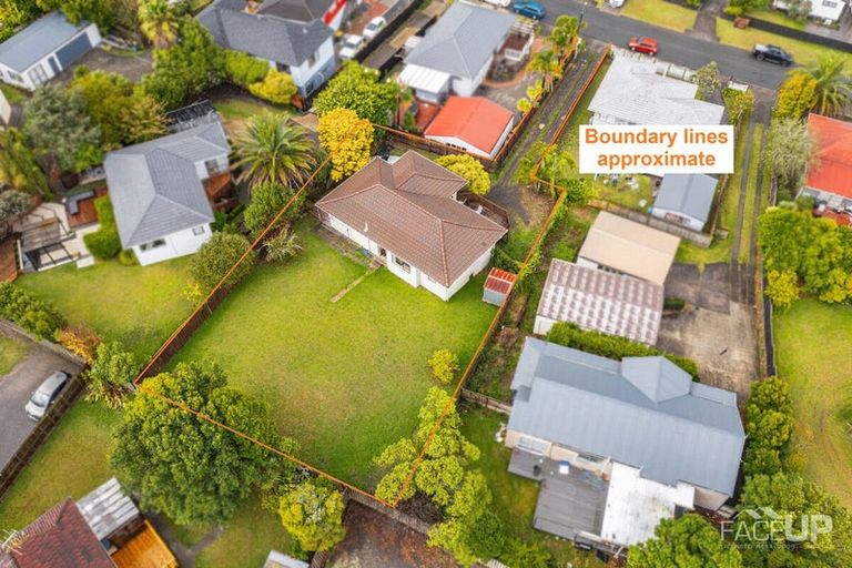 Photo of property in 10 Pahi Place, West Harbour, Auckland, 0618