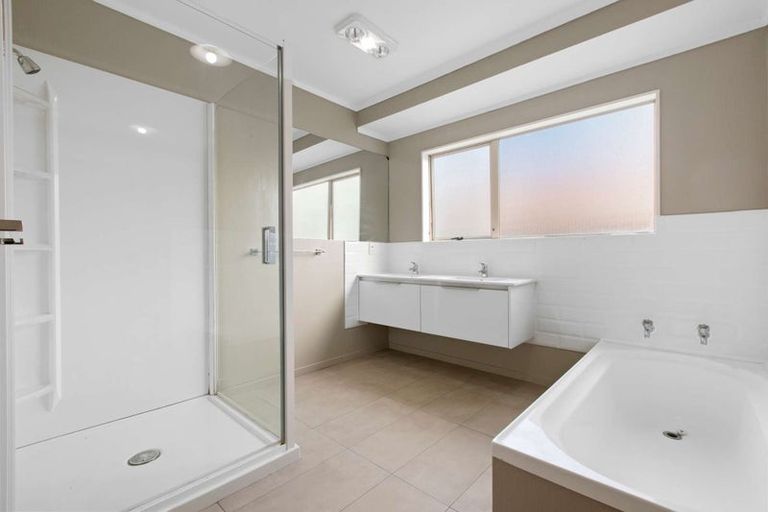 Photo of property in 5 Edgewater Grove, Whakatane, 3120