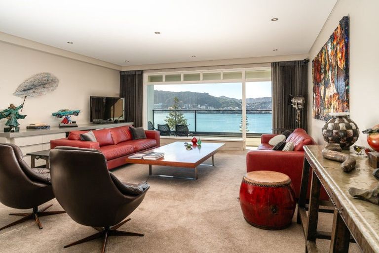 Photo of property in Broadwater Apartments, 214 Oriental Parade, Oriental Bay, Wellington, 6011