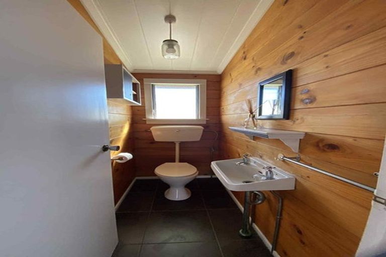Photo of property in 8-8a Walton Avenue, Waikanae, 5036