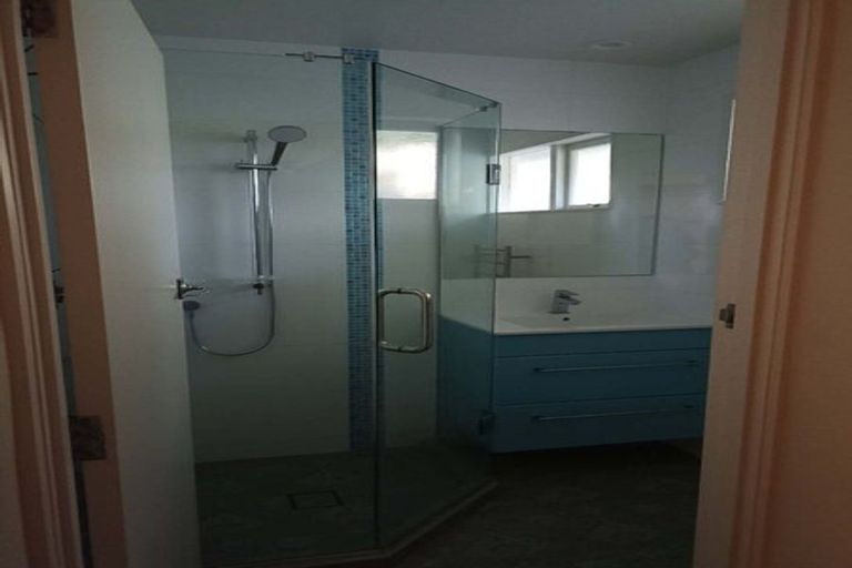 Photo of property in 15 Pohutukawa Avenue, Red Beach, 0932