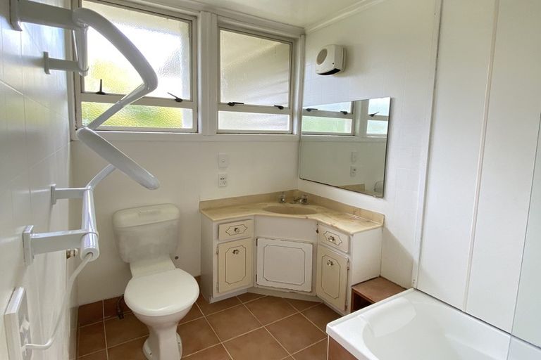 Photo of property in 25 Withers Road, Glen Eden, Auckland, 0602