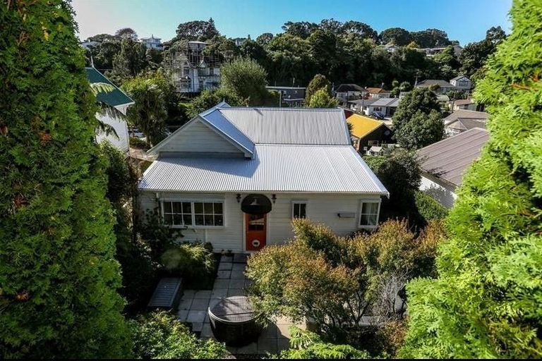 Photo of property in 18 Bracken Street, New Plymouth, 4310