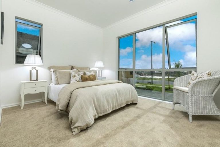 Photo of property in 117 Karepiro Drive, Stanmore Bay, Whangaparaoa, 0932