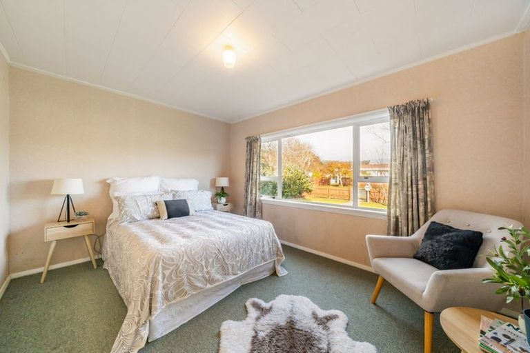 Photo of property in 4 Heretaunga Square, Silverstream, Upper Hutt, 5019
