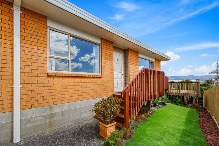 Photo of property in 35e Edmonton Road, Henderson, Auckland, 0612