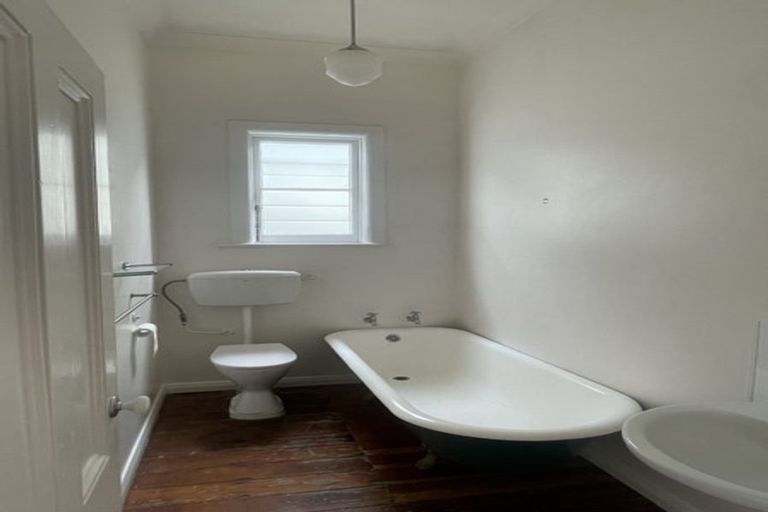 Photo of property in 19 Myrtle Crescent, Mount Cook, Wellington, 6021