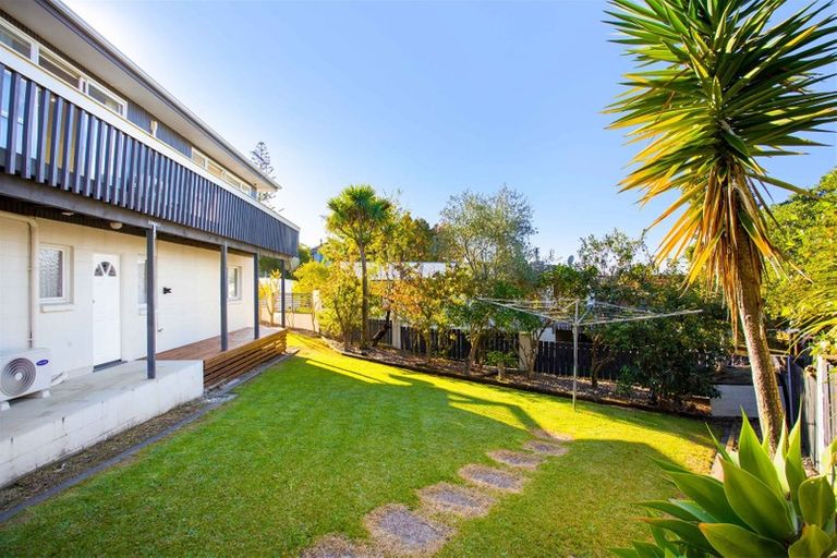 Photo of property in 22 Hartley Terrace, Massey, Auckland, 0614