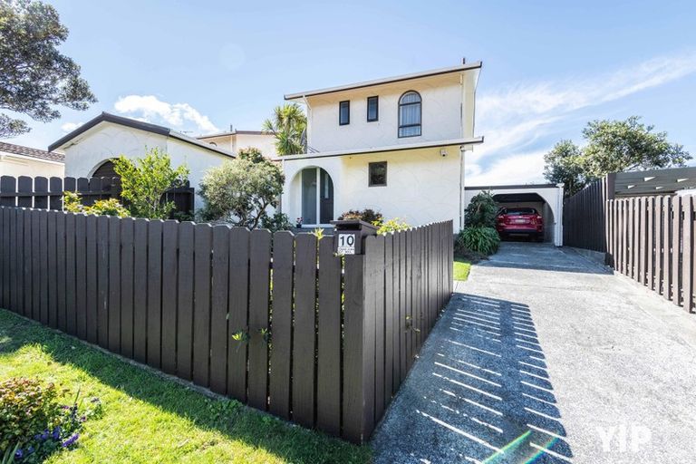 Photo of property in 10 Te Kiteroa Grove, Churton Park, Wellington, 6037