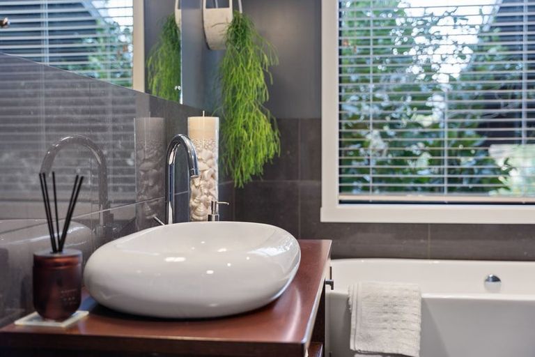 Photo of property in 8 Beachview Grove, Peka Peka, Waikanae, 5391