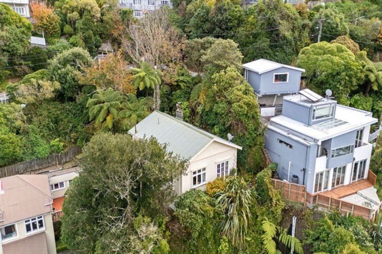 Photo of property in 8 Northland Road, Northland, Wellington, 6012