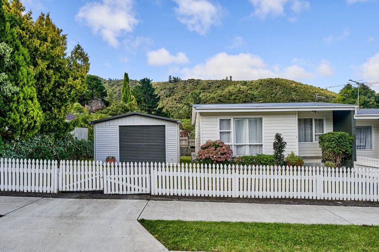 Photo of property in 7a Helvetia Grove, Naenae, Lower Hutt, 5011