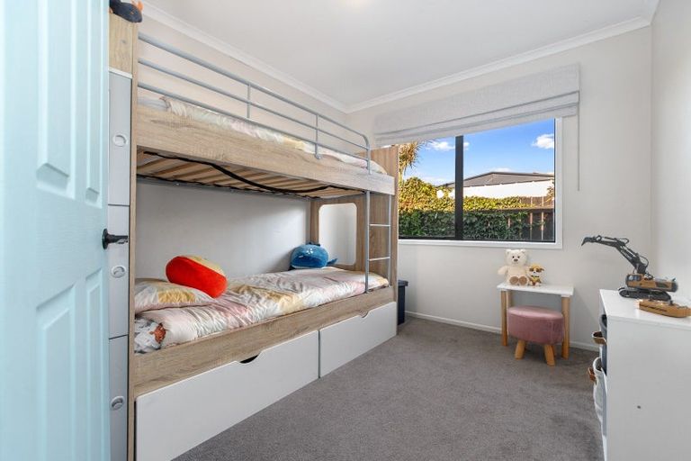 Photo of property in 17 Andalusian Place, Papamoa Beach, Papamoa, 3118