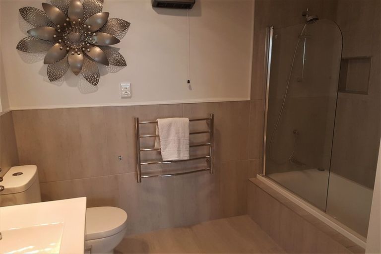 Photo of property in 4b Hillcrest Road, Orewa, 0931