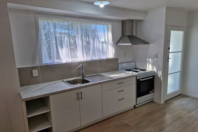 Photo of property in 6 Sabot Place, Massey, Auckland, 0614